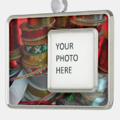 Spoelen van kerstfeestdagen, rood en goud verzilverd omlijst ornament (Links)