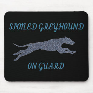 Spoiled Greyhound op Guard Muismat