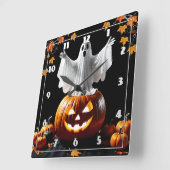 Spook stijgt op uit een pompoen in de schemering vierkante klok (Hoek)