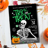 Spookachtig leuk Skeleton Trick-or-Treat Halloween Kaart