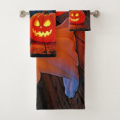 Spookachtig Schattige Halloween Glow Design Bad Handdoek (Insitu)