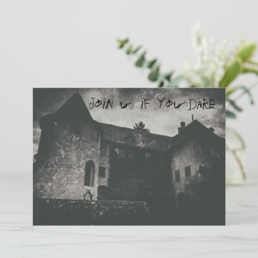 Spookachtig spookhuis Grungy Spooky Monochrome Kaart (Staand voorkant)