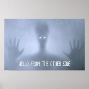Spookachtige Alien in Mist Hallo vanuit de Andere Poster