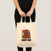 Spookachtige geesten en pompoenen op Halloween Tote Bag (Voorkant (product))