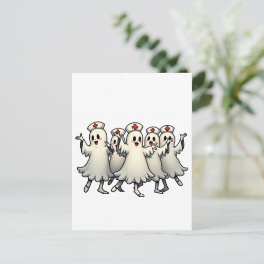 Spookachtige Halloween-spoken in verpleegpakken Briefkaart (Staand voorkant)