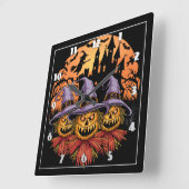 Spookachtige Halloween vogelverschrikkers onder ee Vierkante Klok (Hoek)