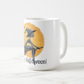 Spookachtige heks die op haar bezem vliegt koffiemok (Voorkant rechts)
