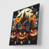 Spookachtige pompoenen schijnen in het maanlicht vierkante klok (Hoek)