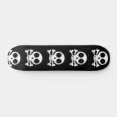 Spookachtige schedel op een zwarte achtergrond persoonlijk skateboard (Horizontaal)