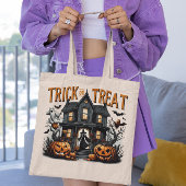 Spookachtige trick or treat nacht in een spookhuis tote bag