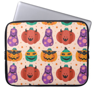 Spookige pompoenen in enge kostuums. Happy Hallowe Laptop Sleeve