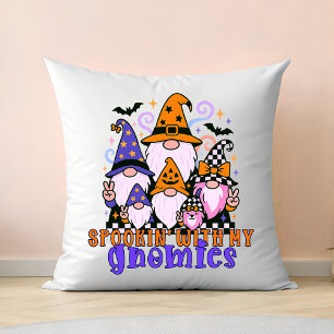 Spookin' With My Gnomies: Retro Halloween Vrienden Kussen