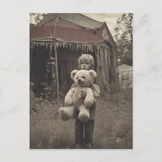 Spookkind in de verlaten circustent briefkaart (Voorkant)
