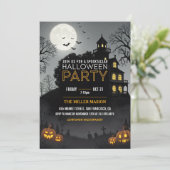 Spooktaculaire Dark Haunted House Halloween Party Kaart (Staand voorkant)
