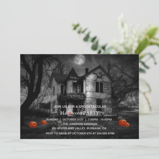Spooktaculaire Dark Haunted House Halloween Party Kaart (Staand voorkant)