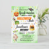 Spooktaculaire snoepjes en behandeling halloween-v kaart (Staand voorkant)