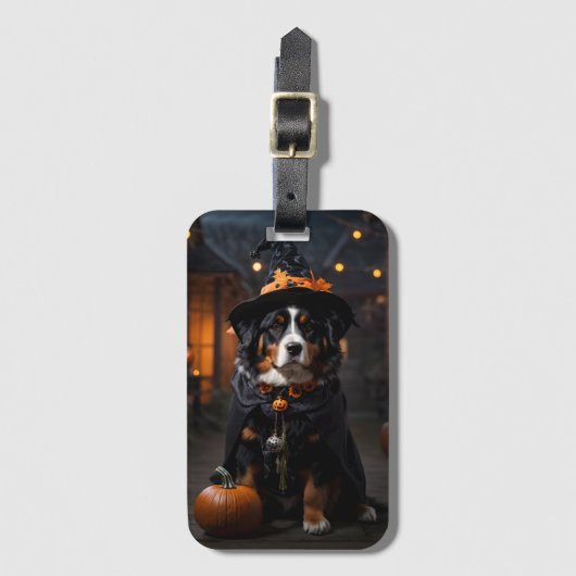 Spooktacular Berner Dog: Een Halloween Howl-o-Ween Bagagelabel (Voorkant (verticaal))