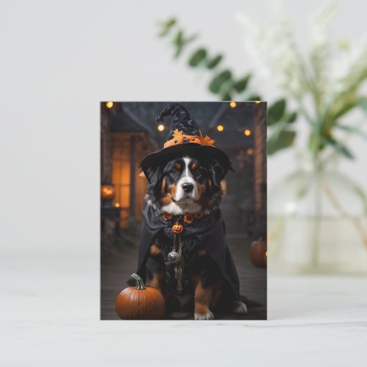 Spooktacular Berner Dog: Een Halloween Howl-o-Ween Briefkaart (Staand voorkant)