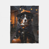 Spooktacular Berner Dog: Een Halloween Howl-o-Ween Fleece Deken (Voorkant)