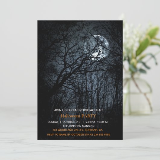 Spooktacular Dark Haunted Forest Halloween Party Kaart (Staand voorkant)