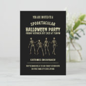 Spooktacular Halloween Party. Funny Skeletons Kaart (Staand voorkant)