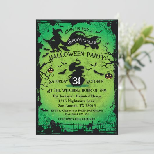 Spooktacular Witch en Bats Halloween Uitnodiging (Staand voorkant)