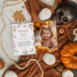 Spooky 1e verjaardag foto Dank u Kaart<br><div class="desc">Vier de mijlpaal van je kleintje met deze schattige spookachtige 1e verjaardagsfoto met een spookachtig thema. Met pastelspook-, pompoen- en Halloween-illustraties met ruimte voor de foto van uw kind, is deze kaart perfect voor het verzenden van dankbaarheid aan familie en vrienden na een gedenkwaardige verjaardag. Een zoete manier om je...</div>