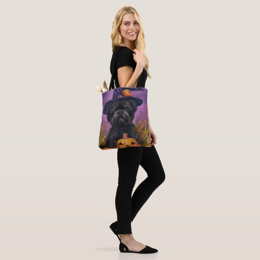 Spooky Affenpinscher Halloween Heks en Pompoen Tote Bag (Op model)