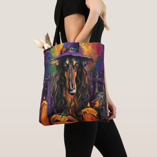 Spooky Afghaanse hond Halloween heks en pompoen Tote Bag (Dichtbij)