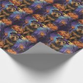 Spooky Airedale Halloween Witch and Pumpkin Cadeaupapier (Hoek)
