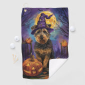 Spooky Airedale Halloween Witch and Pumpkin Golfhanddoek (Insitu)