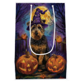 Spooky Airedale Halloween Witch and Pumpkin Medium Cadeauzakje (Achterkant)
