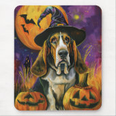 Spooky Basset Hound Halloween Witch and Pumpkin Muismat (Voorkant)