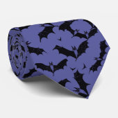 Spooky Bat Silhouette op Midnight Blue Pattern Stropdas (Opgerold)
