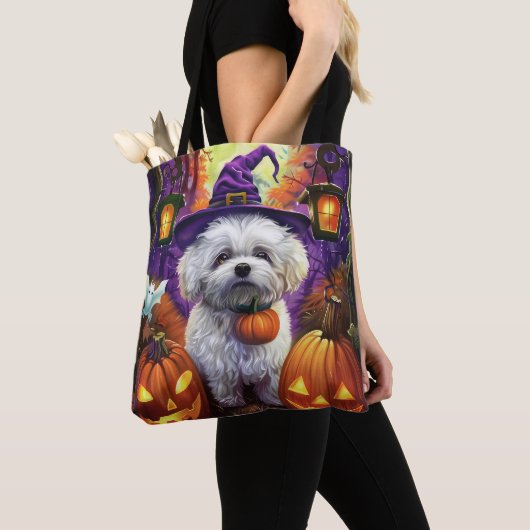 Spooky Bichon Frise Halloween heks en pompoen Tote Bag (Dichtbij)
