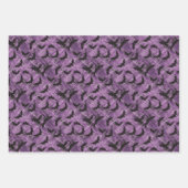 Spooky Black Bat Pattern op Grungy Paarse Inpakpapier Vel (Voorkant 2)