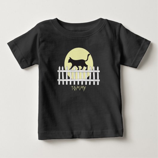 Spooky Black Cat op Picket Fence T-Shirt (Voorkant)