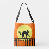 Spooky Black Cat Walking op hek Moon Sinaasappel Crossbody Tas (Achterkant)