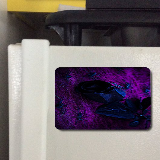 Spooky Black Material Roos, Black Spiers Magneet