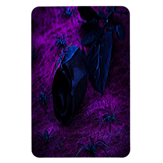 Spooky Black Material Roos, Black Spiers Magneet (Verticaal)