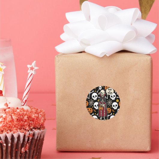 Spooky Bones And Skeletons For Halloween Ronde Sticker (Feest)