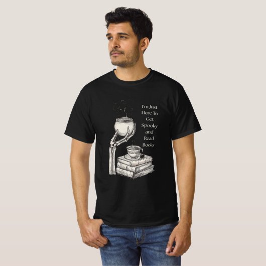 Spooky & Books: Witchy Skeleton Hand Cauldron T-shirt (Voorkant volledig)