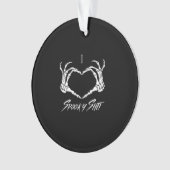 Spooky Classic - Skeleton Hands Heart Ornament (voorkant)