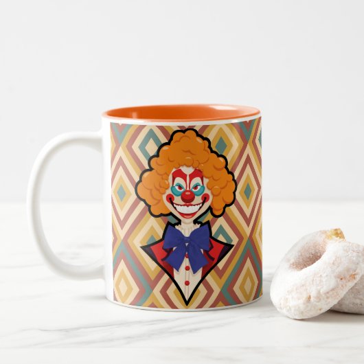 Spooky Clown Retro Halloween Creepy Circus Fun Tweekleurige Koffiemok (Met donut)