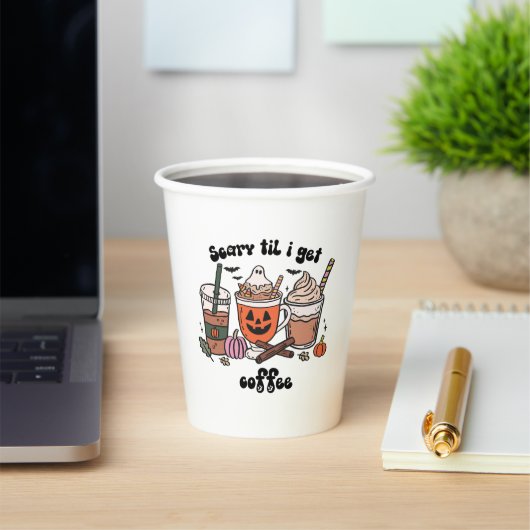 Spooky Coffee Halloween - Scary 'Til I Get Coffee Papieren Bekers (Insitu)
