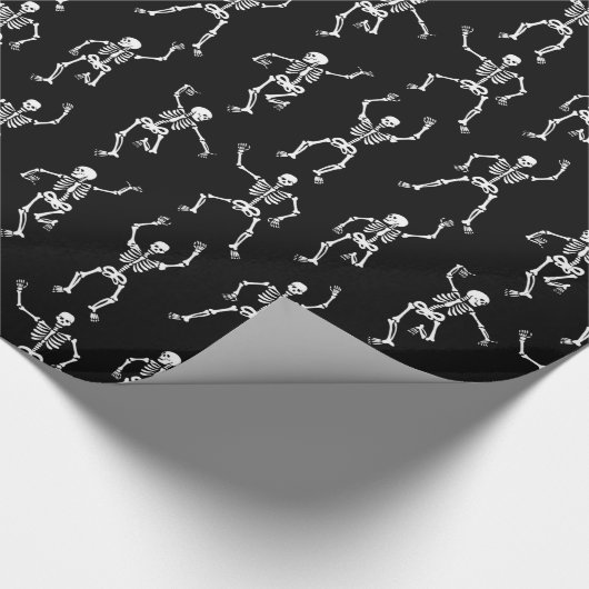 Spooky Dancing Skeletons Pattern Cadeaupapier (Hoek)