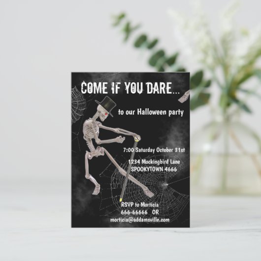 Spooky Dansende Skeleton Halloween Invite Briefkaart (Staand voorkant)