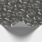 Spooky Dark Floral & Night Moth Cadeaupapier (Hoek)