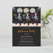 Spooky Disco Dancing Skeletons Halloween Party Kaart (Staand voorkant)
