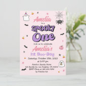 Spooky Een Meisje Halloween 1e Verjaardag Schattig Kaart (Staand voorkant)